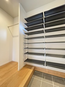 大型シューズインクローク！土間収納もタップリあります！